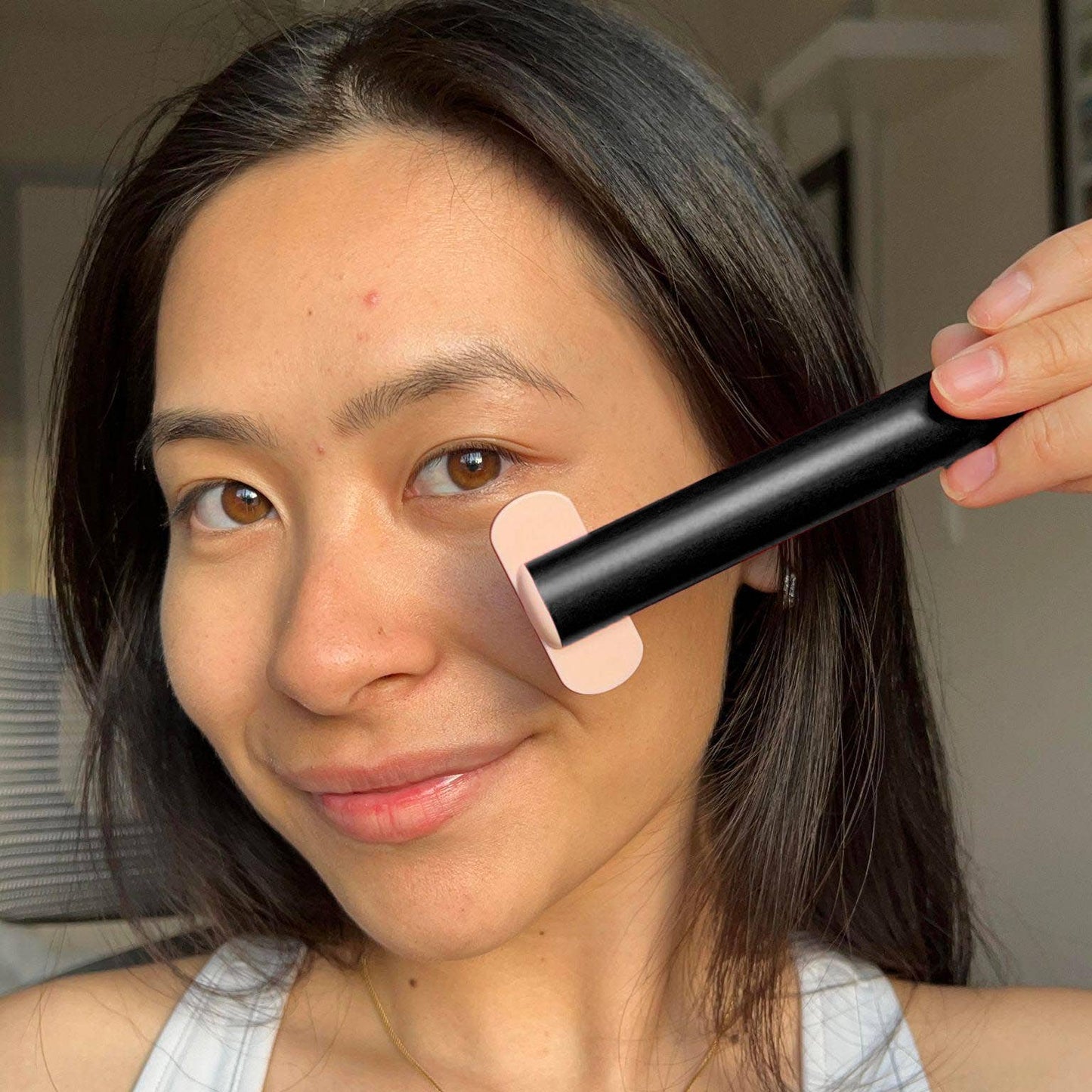 Auraa Skincare Wand with Red Light Therapy
