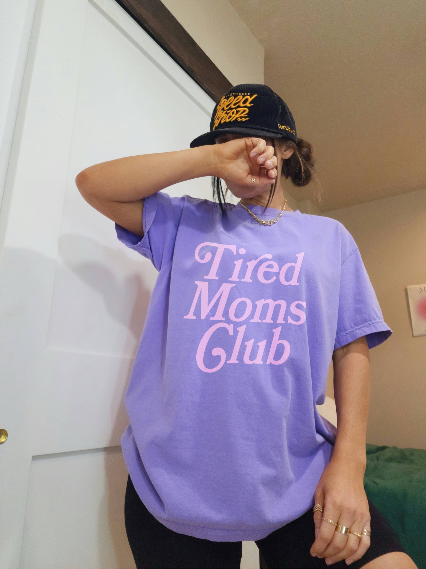 TIRED MOMS CLUB GRAPHIC TEE