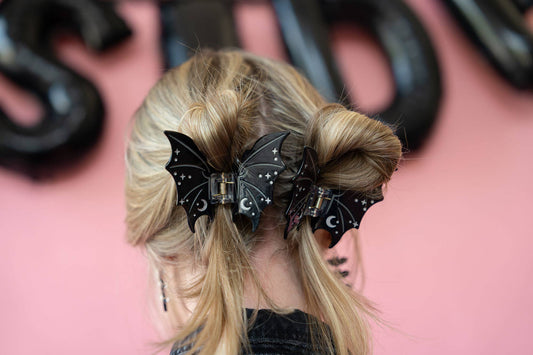 Jollie Ollie Designs - Bat Claw